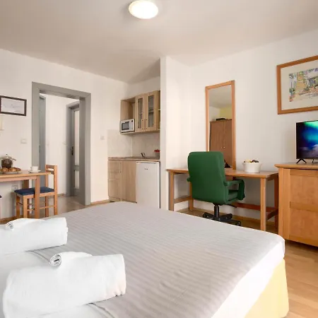 Lucija Apartment *