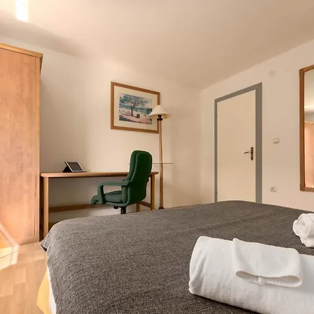 Apartment Lucija *