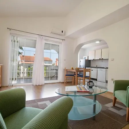 Apartament Lucija *